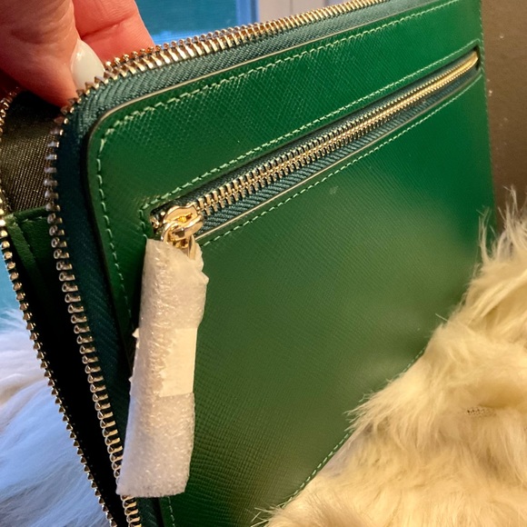 KATE SPADE STACI MEDIUM L ZIP WRISTLET - Picture 8 of 9